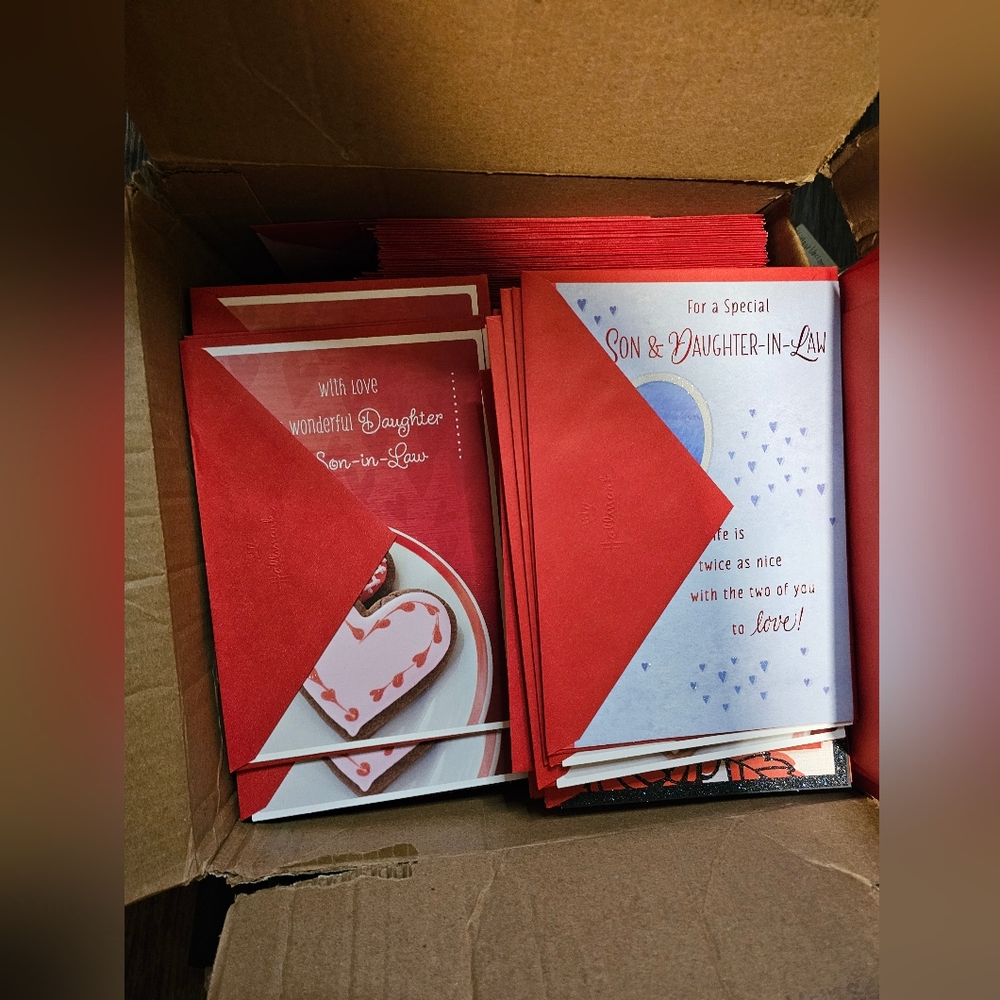 NEW! HALLMARK VALENTINES DAY CARDS